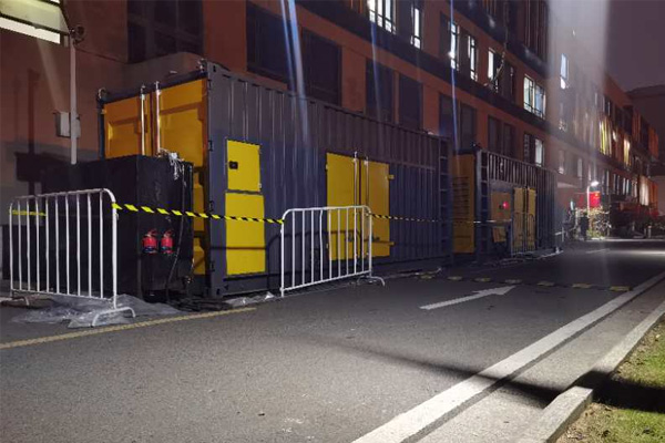 安庆柴油发电机组的输出电压是如何调节的？